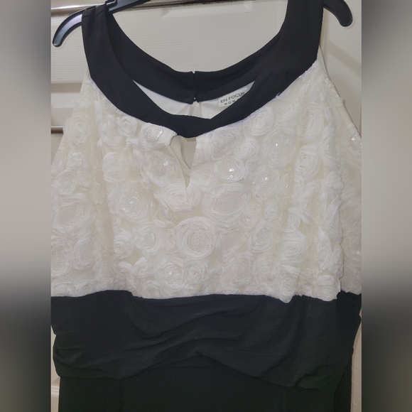 Party dress - Picture 2 of 4